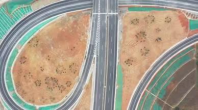 高速公路大型枢纽俯拍升格高清航拍视频的预览图